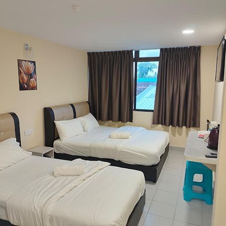 Southern Tip Hotel Pontian Kecil Eksteriør billede